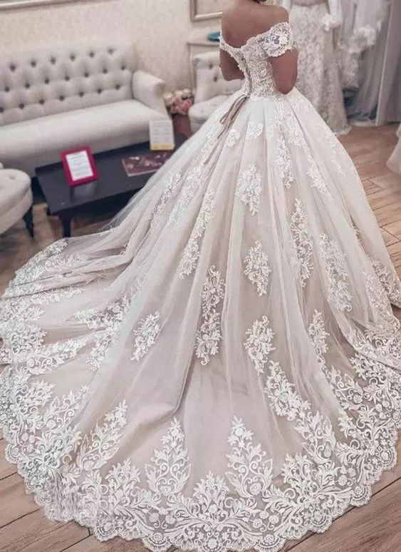 Off-the-Shoulder Lace and Tulle Wedding Ball Gown with Scalloped Train
