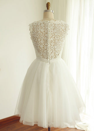 A-Line/Princess Lace Sleeveless Short Wedding Dresses with Beading