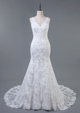 Trumpet/Mermaid Lace V-neck Sweep Train Wedding Dresses