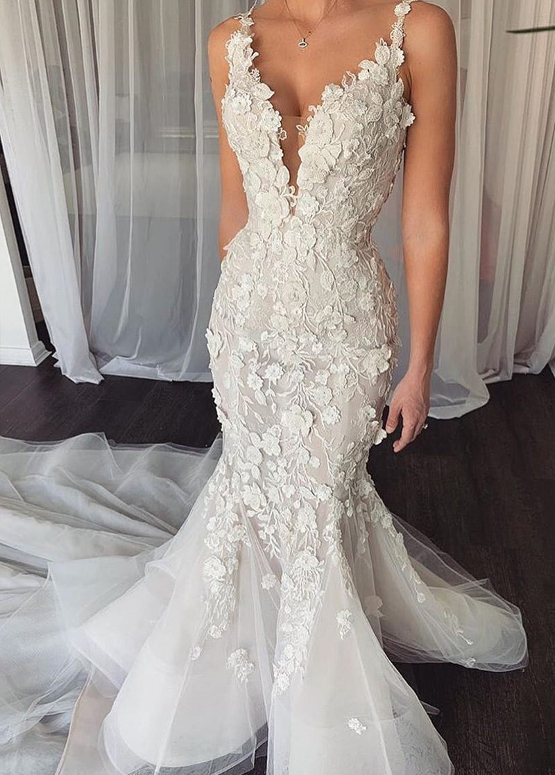 Spaghetti Straps Tulle Appliques Lace V-neck Wedding Dress