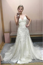 Floor-Length V-neck Spaghetti Straps Wedding Dresses