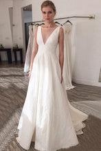 Floor-Length Sleeveless Sweep Train Wedding Dress