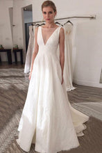 Floor-Length Sleeveless Sweep Train Wedding Dress