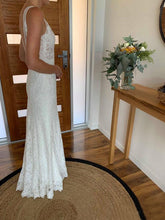 A-Line/Princess V-neck Lace Floor-Length Wedding Dress