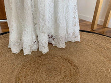 A-Line/Princess V-neck Lace Floor-Length Wedding Dress