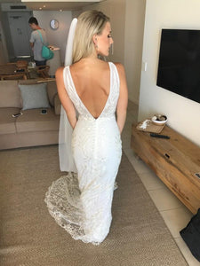 Elegant Sleeveless  V-neck Lace Wedding Dress
