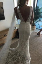 Elegant Sleeveless  V-neck Lace Wedding Dress