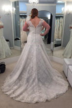 A-Line/Princess Lace V-neck Plus Size Wedding Dresses