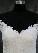 Lace Trumpet/Mermaid Sweep Train Off-the-Shoulder Wedding Dresses
