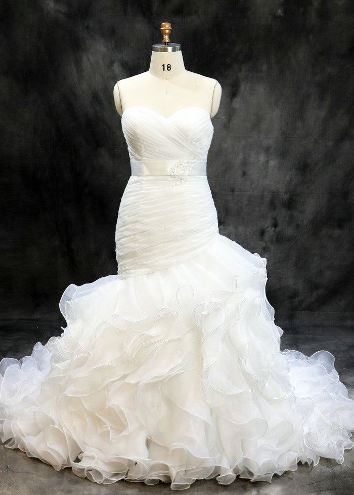 Court Train Sweetheart  Sleeveless Wedding Dresses