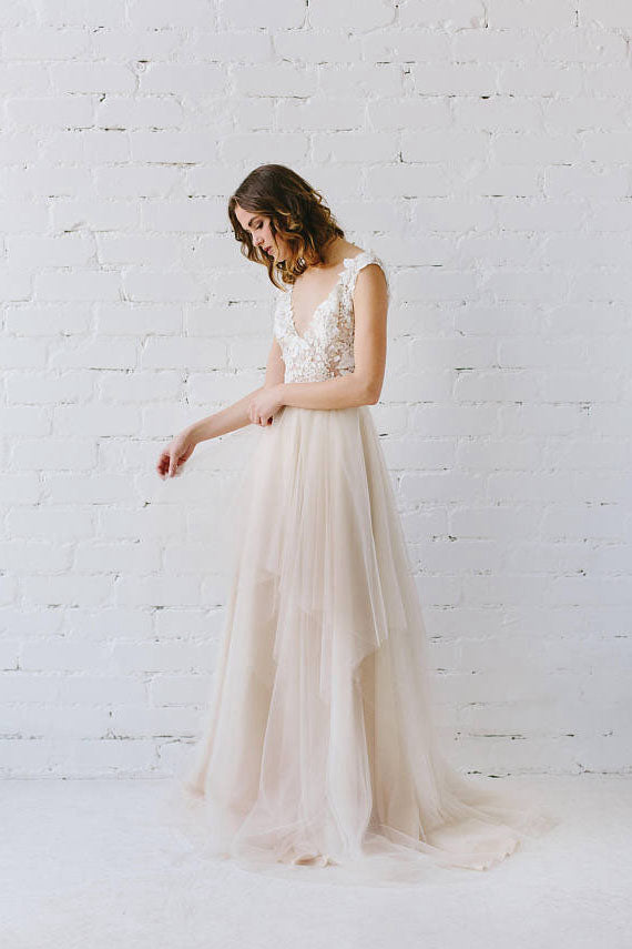 V-Neck Lace Applique Long Bridal Wedding Dresses