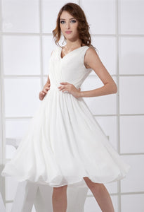 Incomparable A-line/Princess Sleeveless Pleated Knee-length Chiffon Bridesmaid Dresses