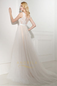 A-Line/Princess V-neck Court Train Wedding Dress with Applique
