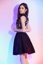 Black A-line Halter Lace Appliques Beading Short Cocktail Dresses