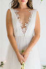Bohemian A-line V-neck Floor-length Tulle Wedding Dresses