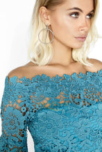 Sheath/Column Off-the-Shoulder Lace Short Mother of the Bride Dress